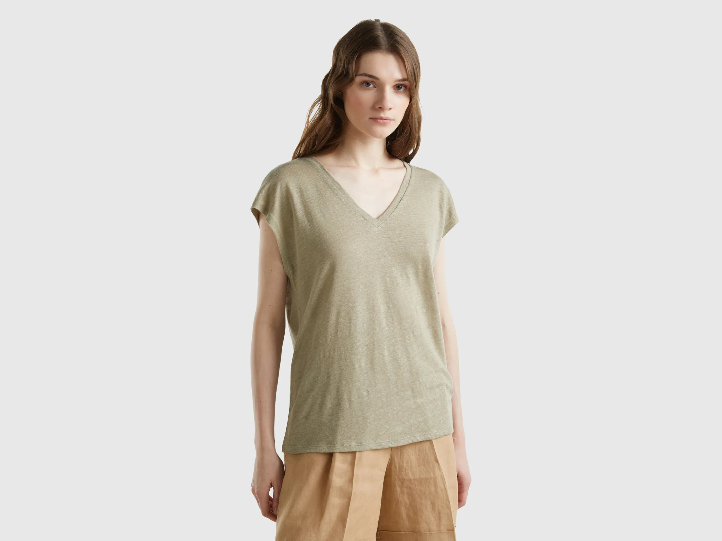Camiseta de lino puro con cuello de pico