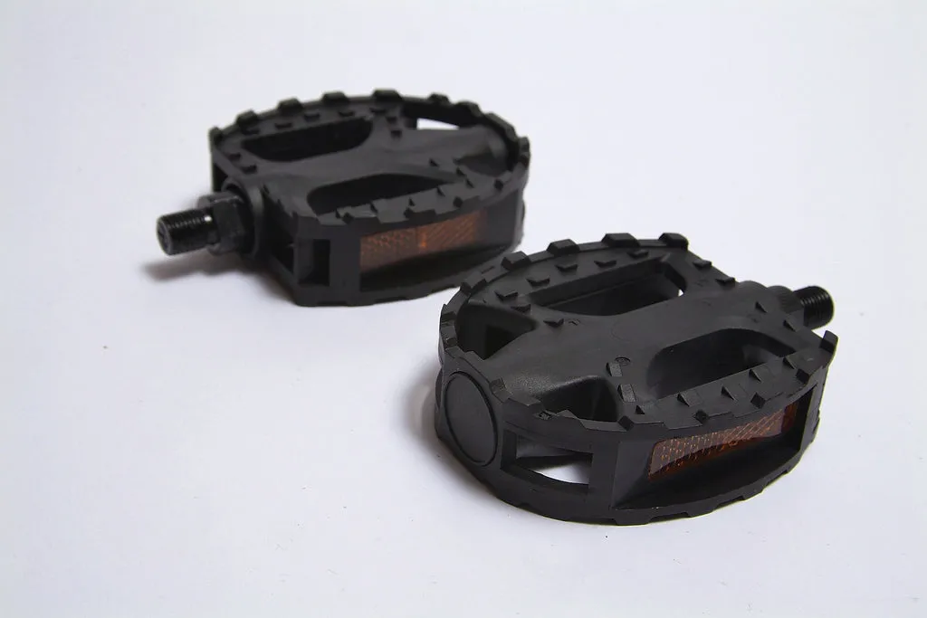 Pedal BENOTTO NW-330 1/2 Con Reflejantes Plastico Negro