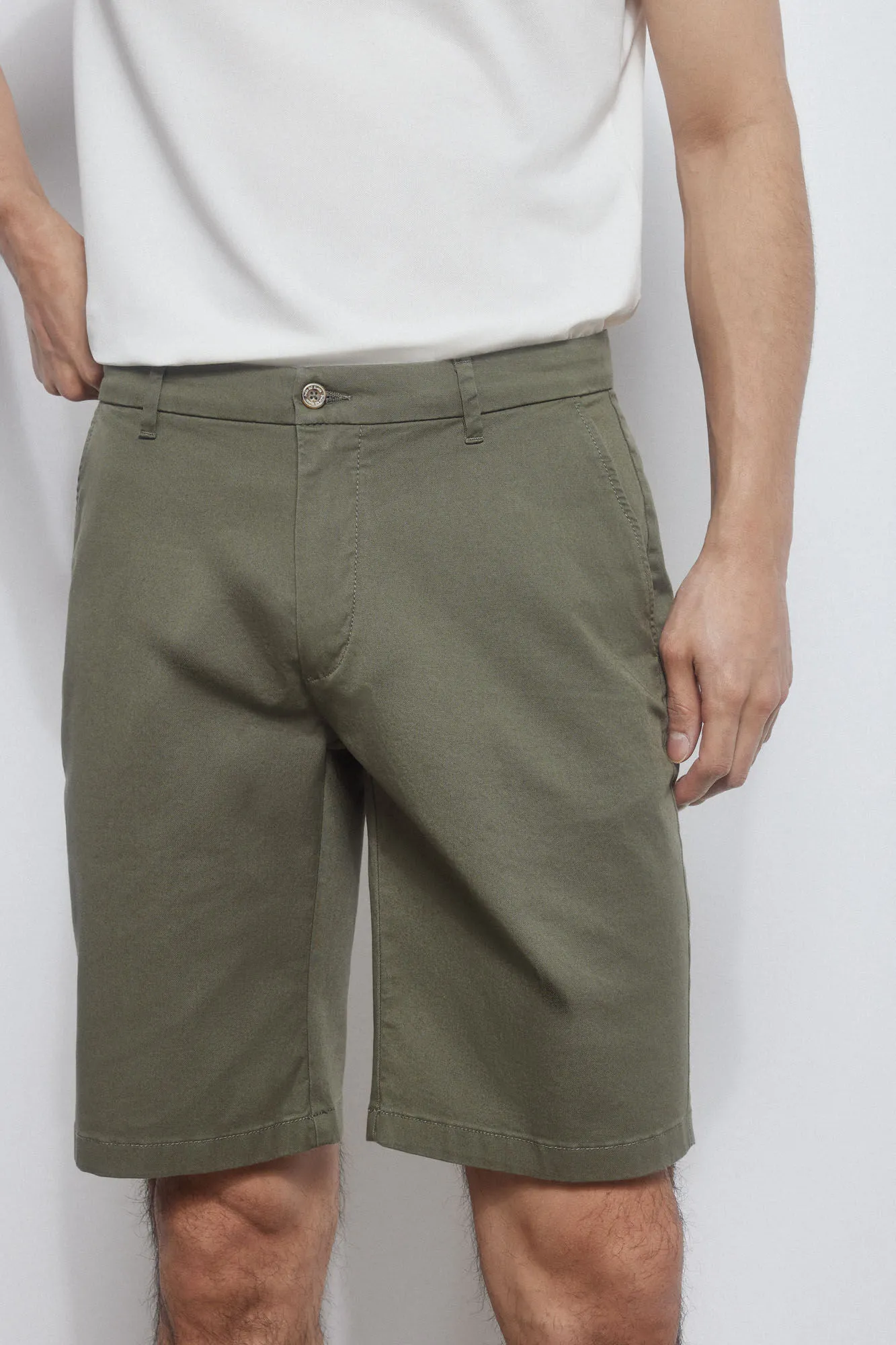 Premium Flex chino-style Bermuda shorts 