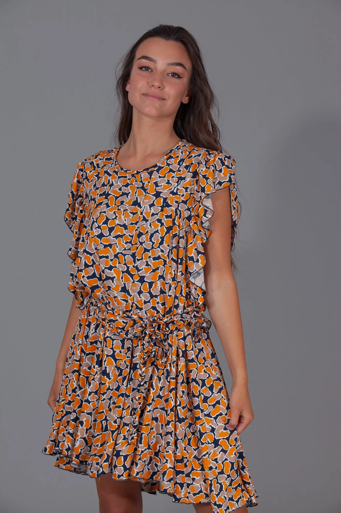 Vestido trenza cortes & volantes print amarillo