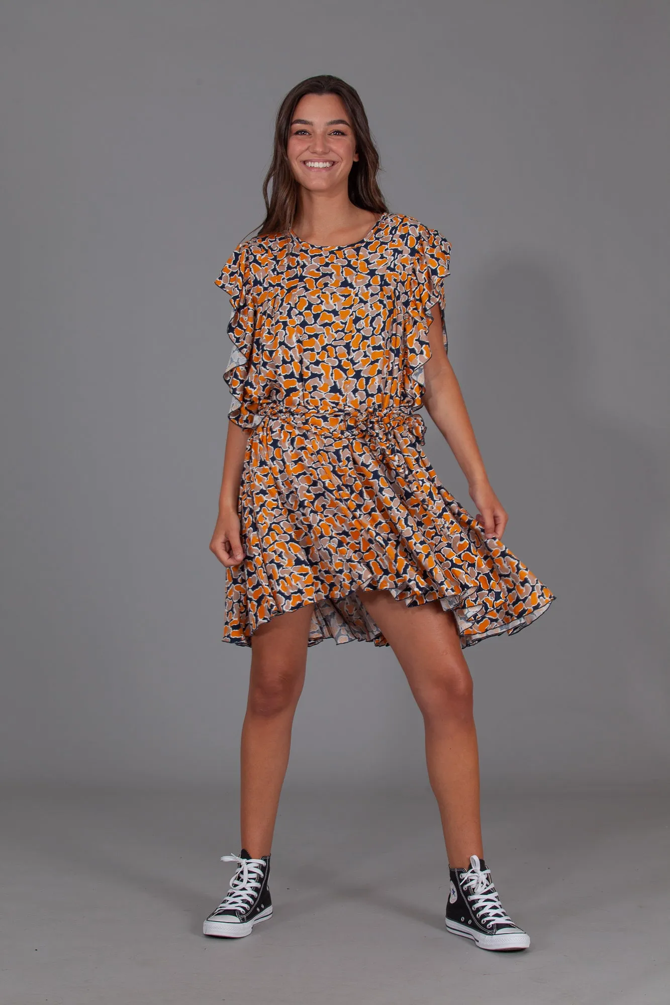 Vestido trenza cortes & volantes print amarillo