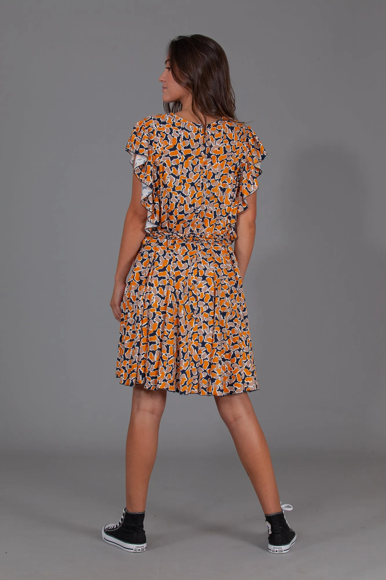 Vestido trenza cortes & volantes print amarillo